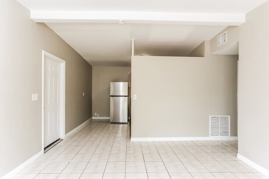 Building Photo - 5641 Honeysuckle Dr