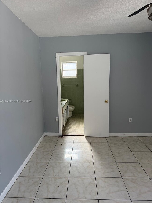 Building Photo - 1014 NW 33rd Ave