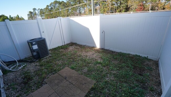 Building Photo - Two Bedroom Two and half Bathrooms Townhome!