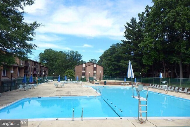 Building Photo - 9702 Kingsbridge Dr