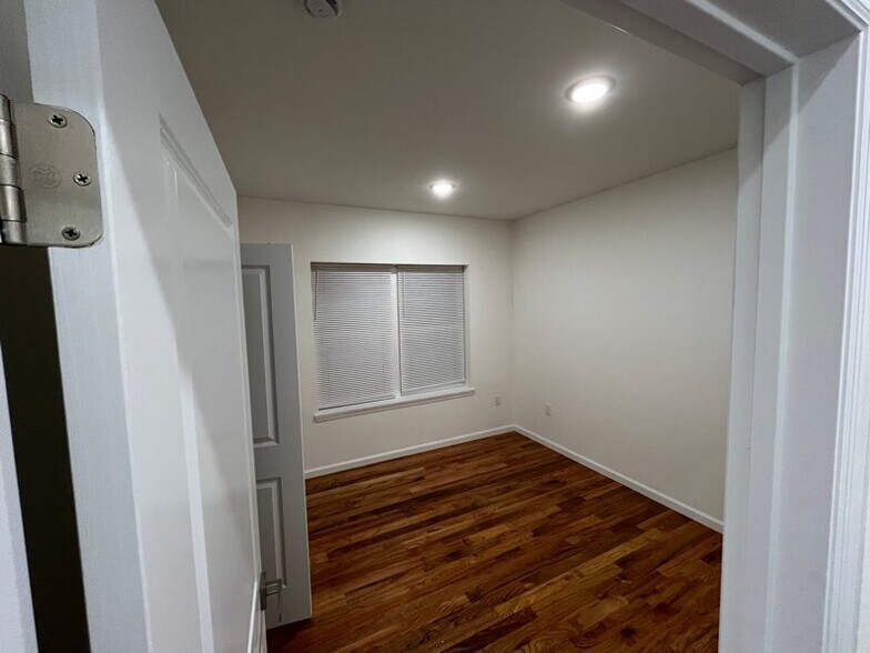 Building Photo - 121 Osborne Terrace