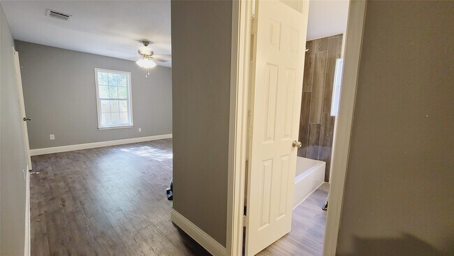 Building Photo - 4034 Dreyfus St