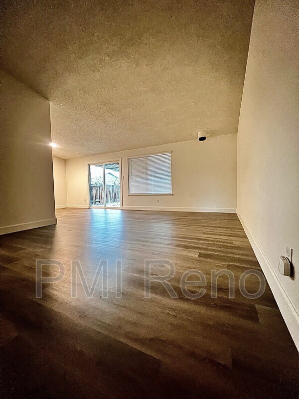 Building Photo - 812 Glen Molly Dr