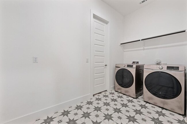 Building Photo - 2240 Sawdust Dr