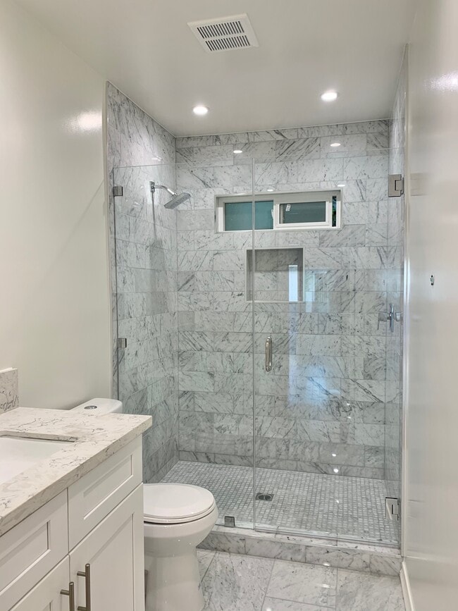 Building Photo - 1425 N Harper Ave