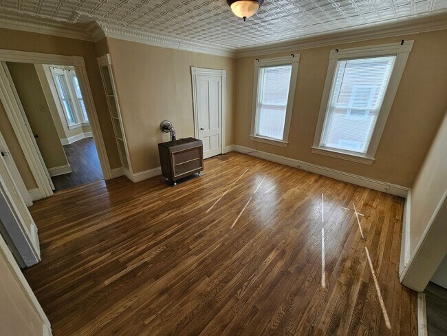 Building Photo - PRICE DROP!! $2,000 - 3 Bed / 1 Bath Apartment in West Manchester's Rimmon Heights with a Semi-Pr...