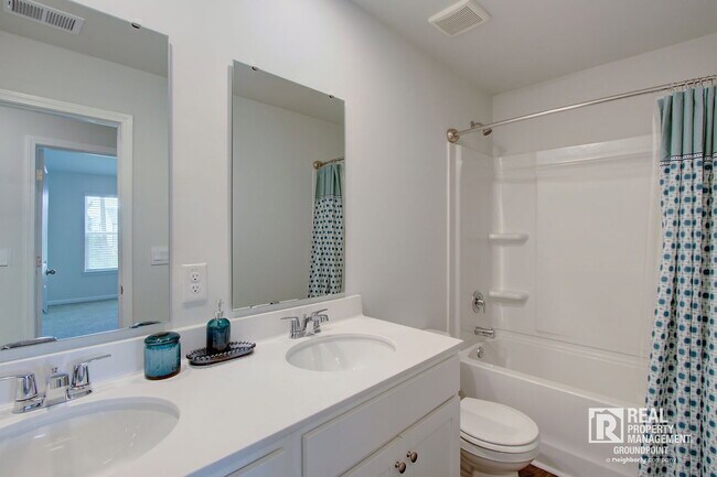 Building Photo - 174 Haventree Ct