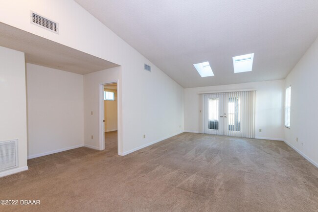 Building Photo - 157 Bob White Ct