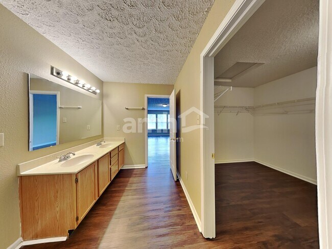 Building Photo - 12154 Brushfield Ln