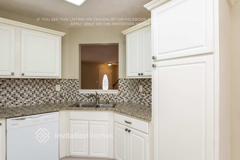 Building Photo - 4420 Elmhurst Ln