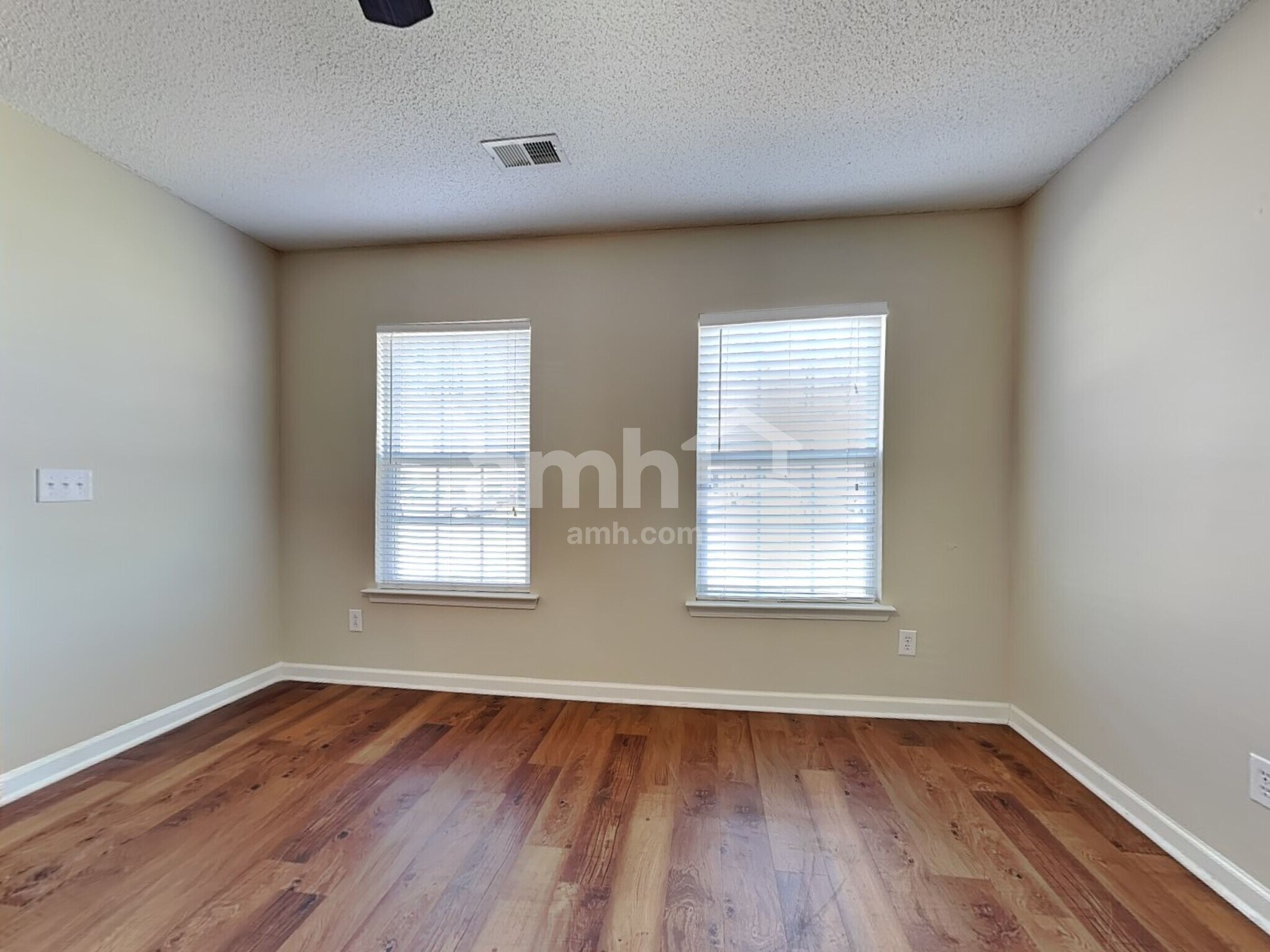 Building Photo - 223 Tigers Paw Dr