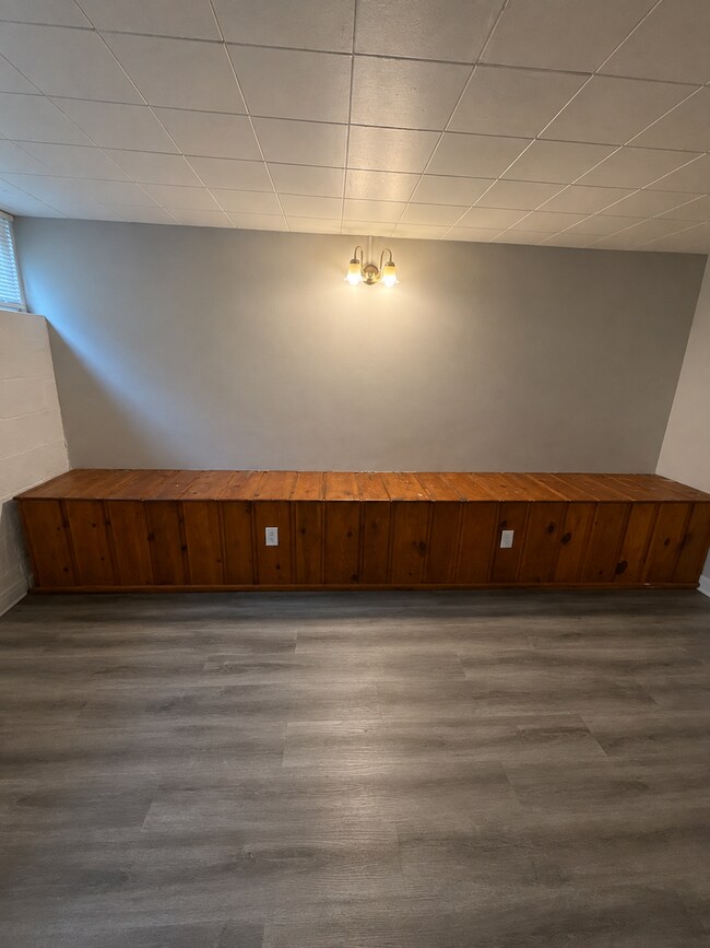Building Photo - 3527 Parklawn Ave