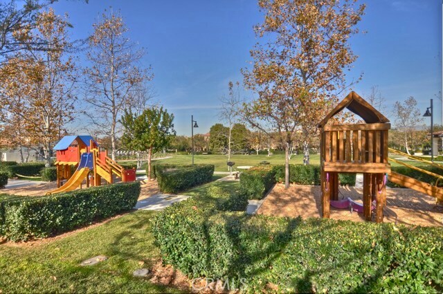 Building Photo - 36 Tall Oak
