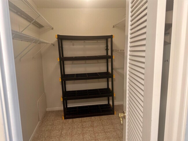 Building Photo - 1149 Hillsboro Mile