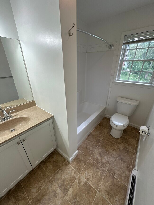 Building Photo - 12 Robinson Ave