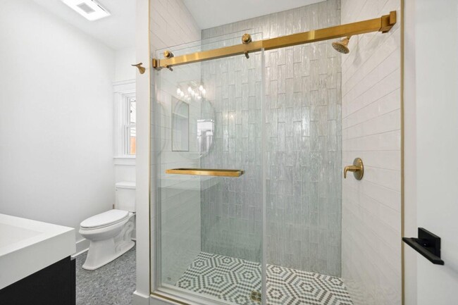 Building Photo - Tastefully Renovated Downtown Charleston Home