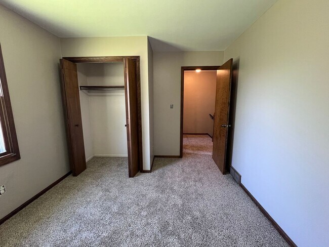 Building Photo - Updated Two Bedroom Duplex in Jenison!