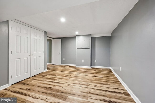 Building Photo - 7200 Vellex Ln