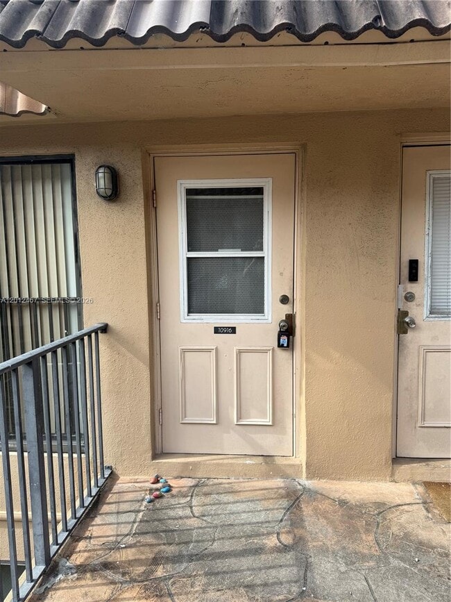Building Photo - 10916 Royal Palm Blvd