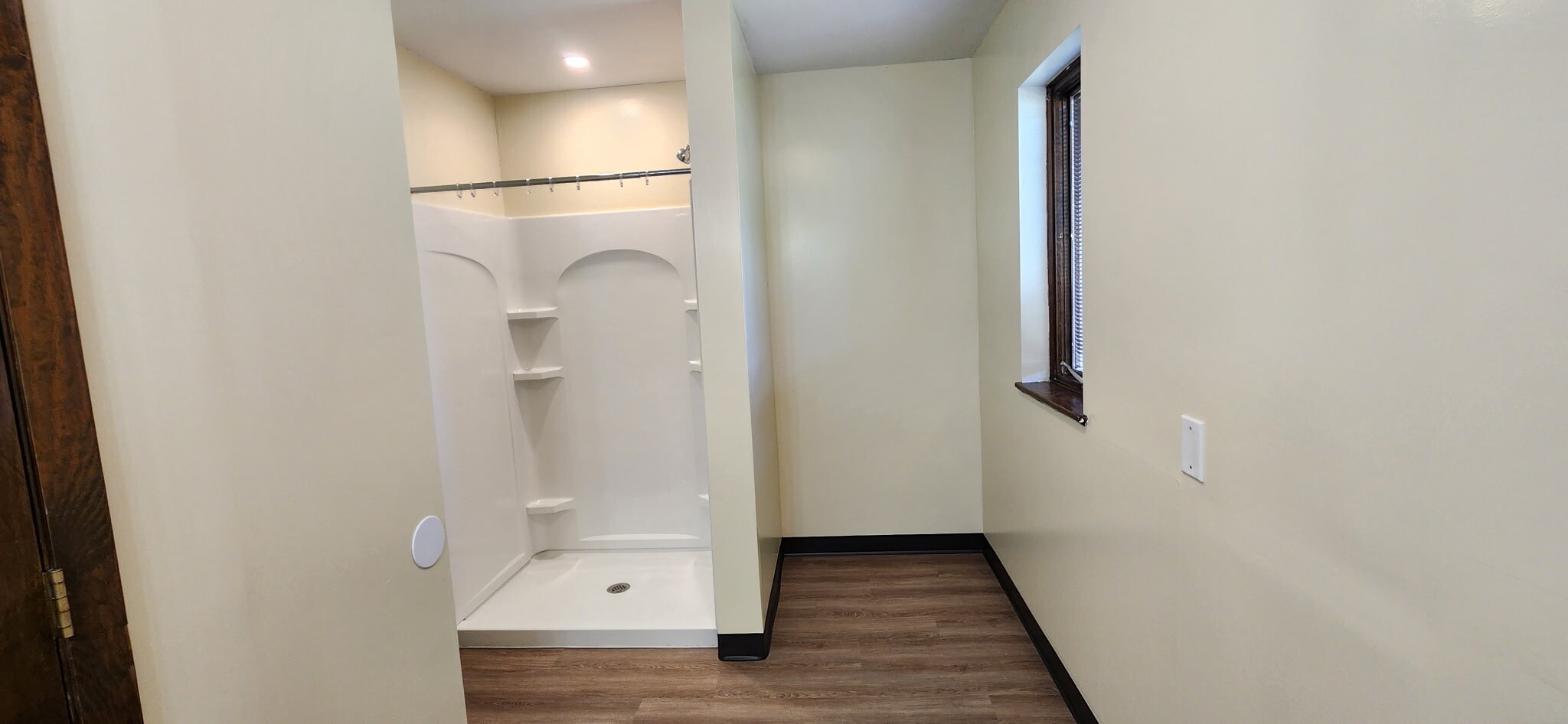Unit 40 Room For Rent - 324 Valley St