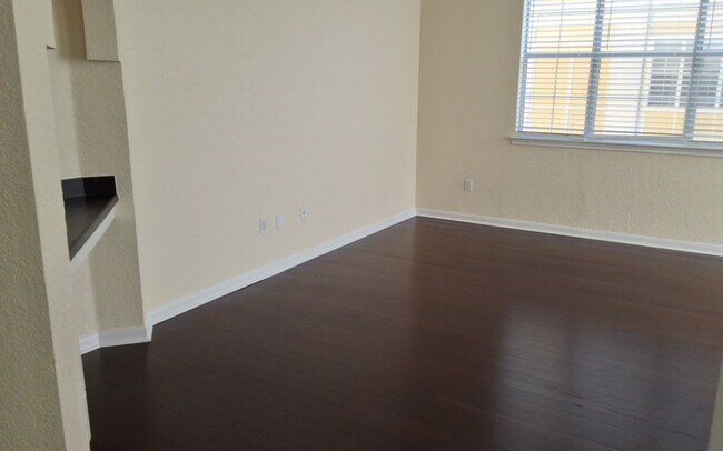 Building Photo - City View Wood Floor Updated Kitchen  2/2 condo at Park North Downtown Orlando