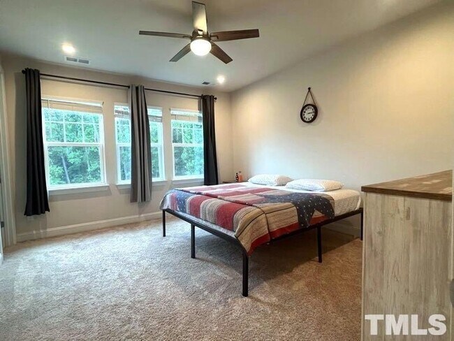 Building Photo - 822 Amley Pl