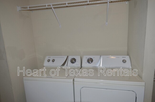 Building Photo - 609 Herring Ave