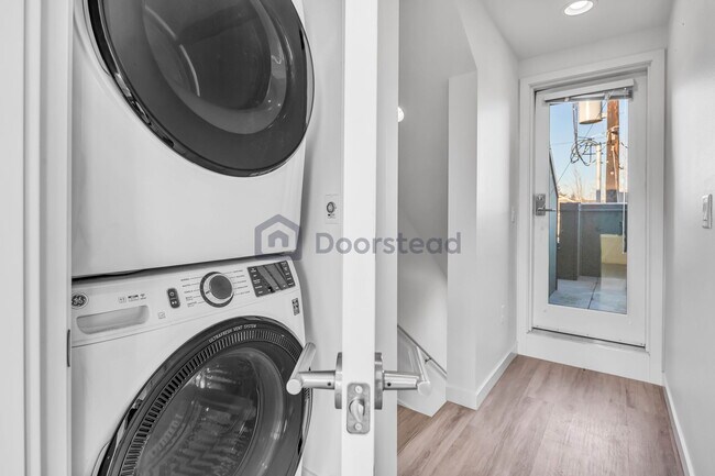 Building Photo - 2505 E Union St