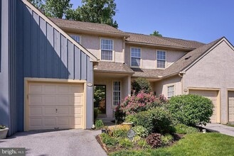 Building Photo - 138 Whispering Oaks Dr