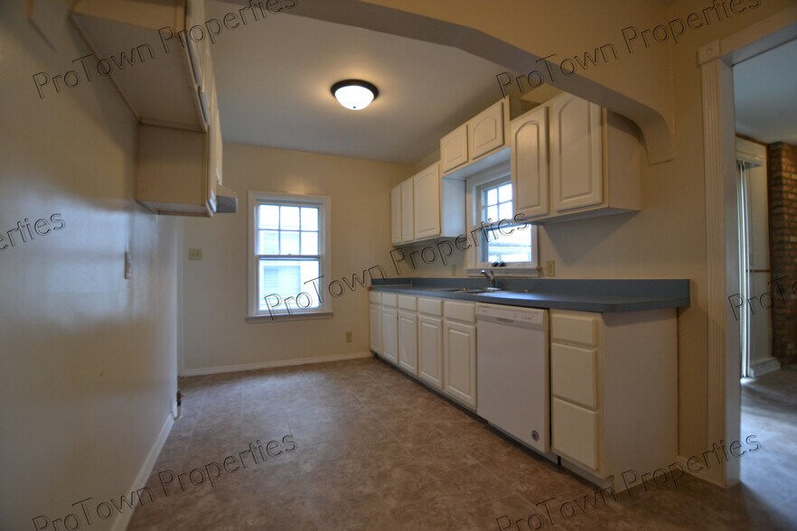 Building Photo - 719 Cowles Ave