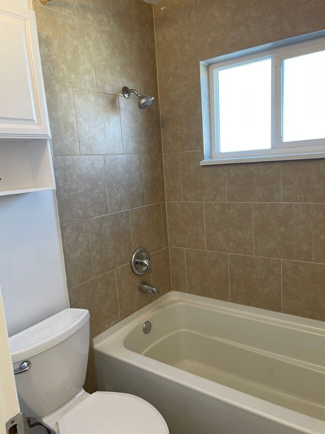 Building Photo - Updated 3 Bed, 1 Bath Upper Unit in Greeley!