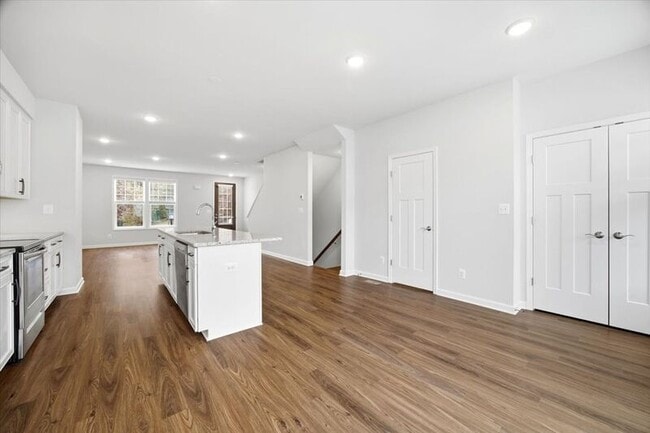 Building Photo - 628 Bushwood Alley