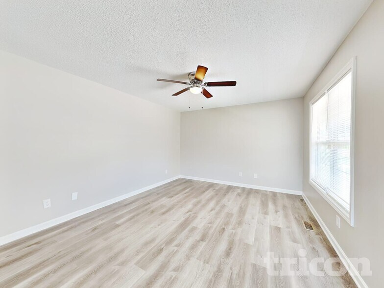 Building Photo - 5119 Daffodil Ln