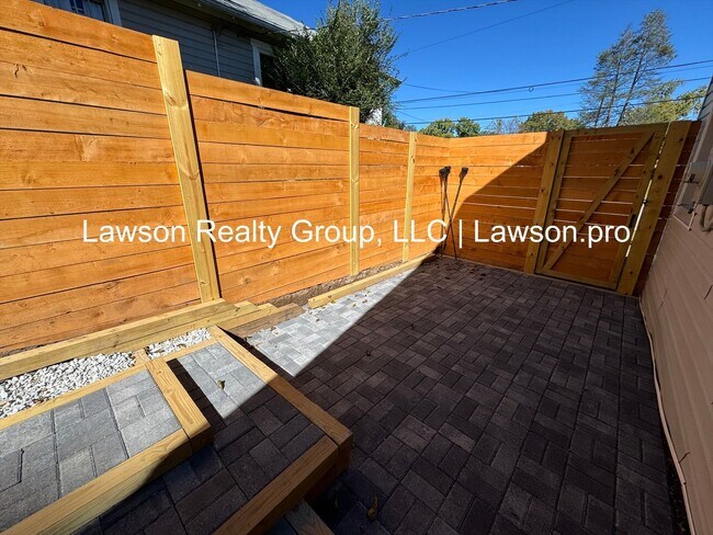 Building Photo - Updated, Cozy Two Bedroom Home in Wasena!