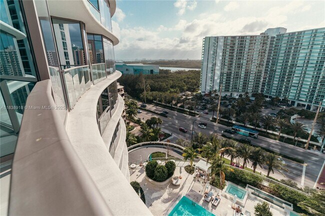 Building Photo - 15701 Collins Ave