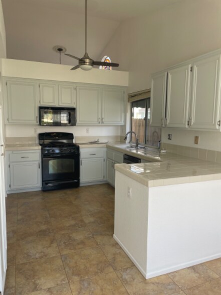 Building Photo - 28095 Aspenwood Way