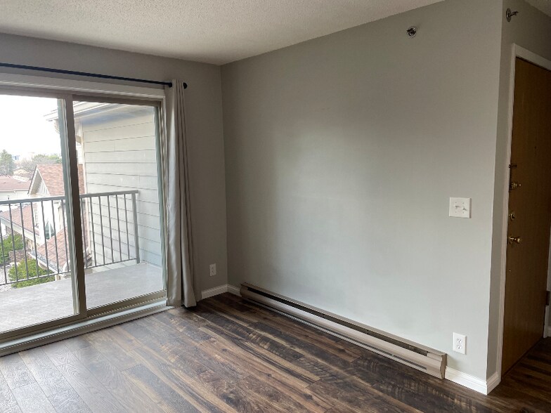 Building Photo - 2160 Ridge Dr
