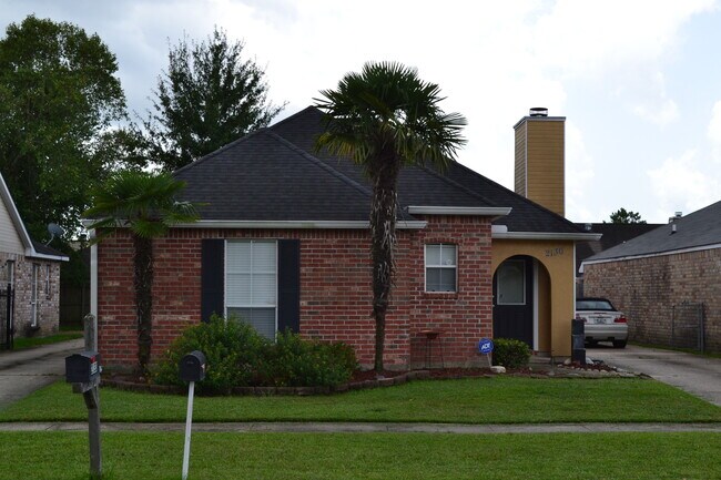 Location! Location! 3 bedroom, 2 bath, Ga... - Location! Location!  3 bedroom, 2 bath, Ga...