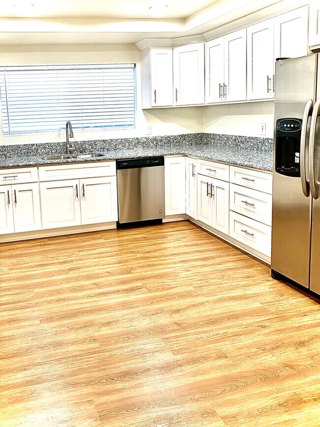#1 - 2456 Arizona Ave