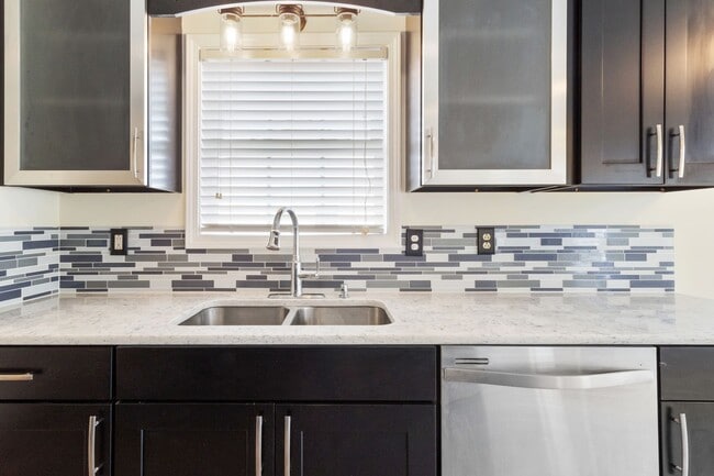 Building Photo - 1037 Persimmon Ct