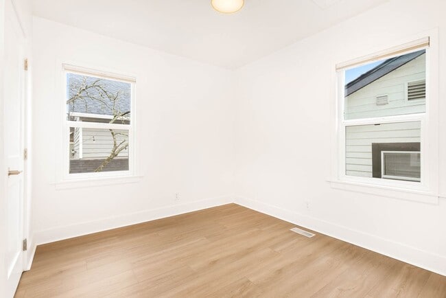 Building Photo - 2614 E Olive St