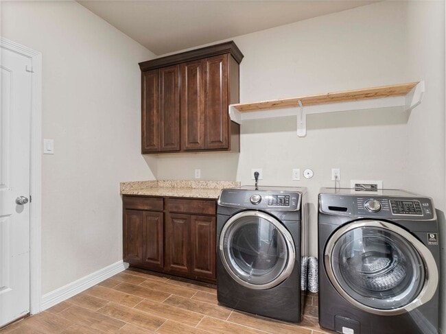Building Photo - 3 bed 2 bath ( Columbia Lakes)