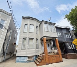 Building Photo - 906 20th St