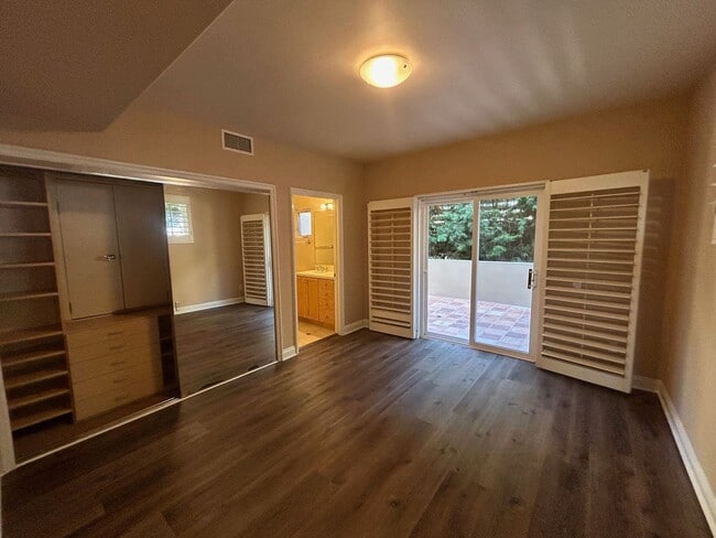 Building Photo - Amazing 3 story free standing contemporary house with terrific ocean views in Playa Del Rey