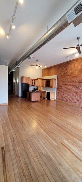 Building Photo - 520 W 1st St