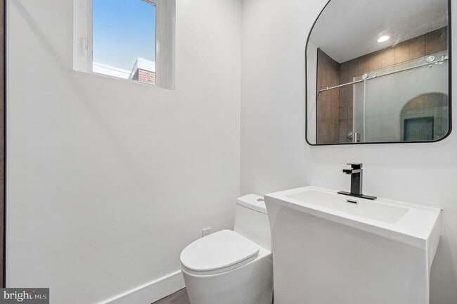 Building Photo - 633 N 64th St