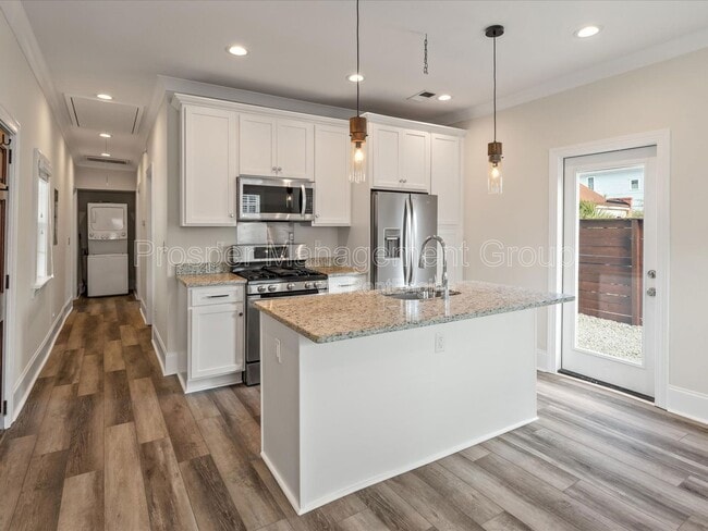 Building Photo - 400 Sumter St