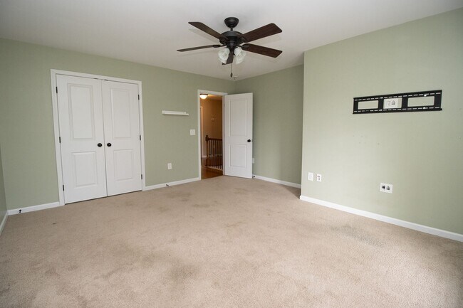 Building Photo - Elegant All-Brick 4 Bedroom Home on a Quie...