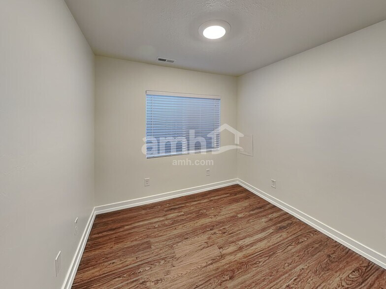 Building Photo - 4103 Dakota Dr