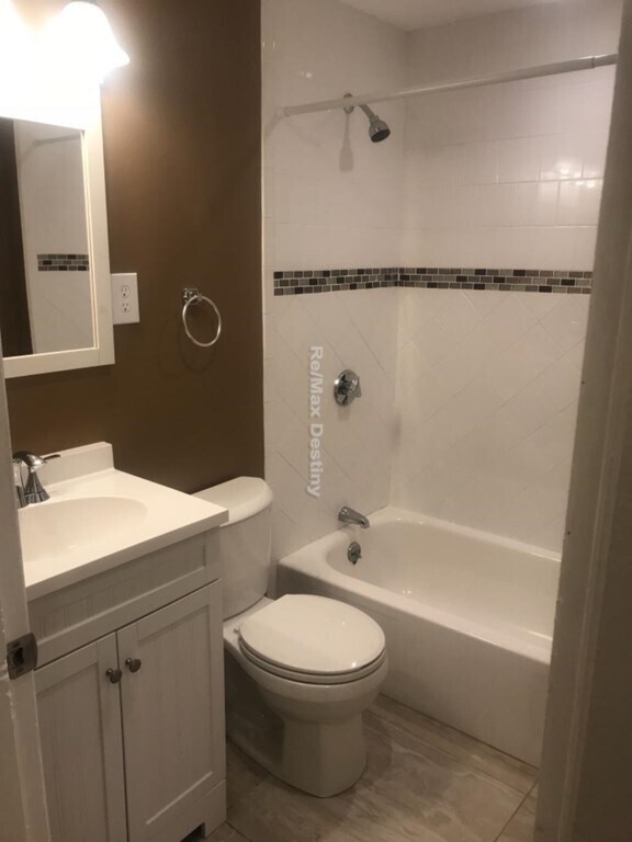 Building Photo - 66 Pleasant St